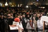 20161127182055_koláž2 (1 of 1)-4: Foto: K prasknutí zaplněné Karlovo náměstí v Kolíně sledovalo rozsvícení vánočního stromu